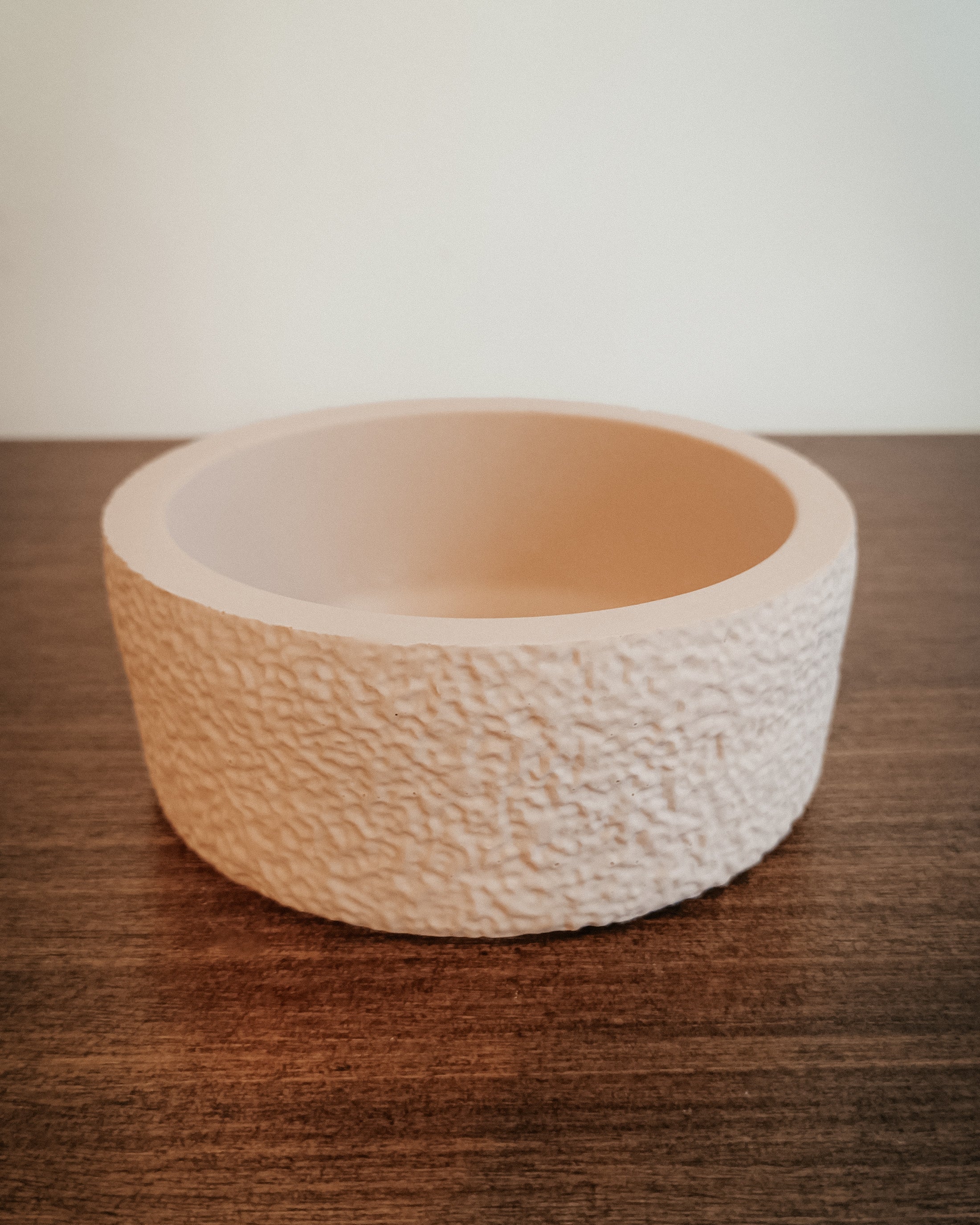 Textured thick bowl