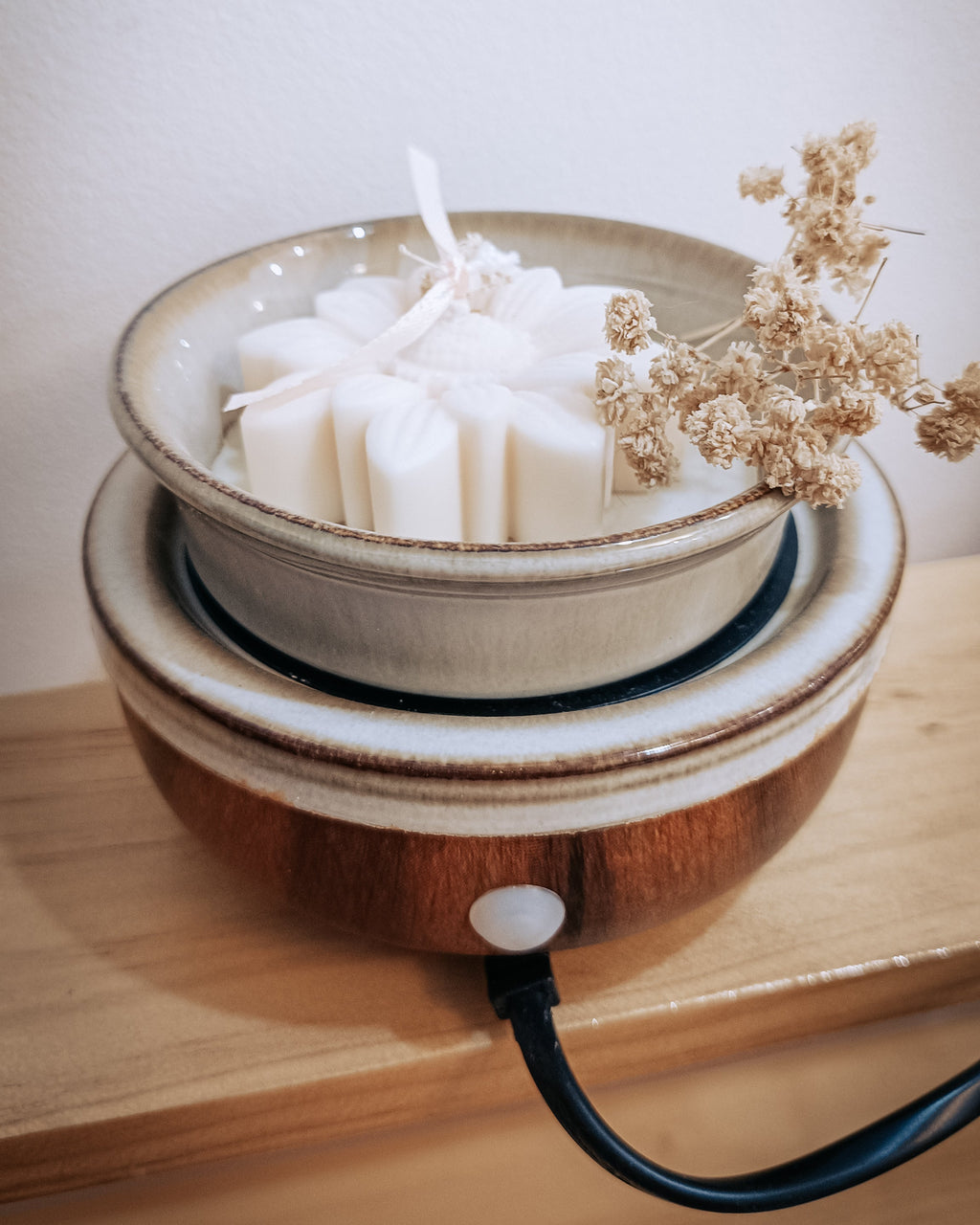 Electric wax melter